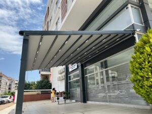 otomatik-pergola-firmalari-pergola-ve-tente-sistemleri-montaj akdeniz-bolgesi-otomatik-pergola-firmalari-antalya-restoran-teras-kapama-projeleri